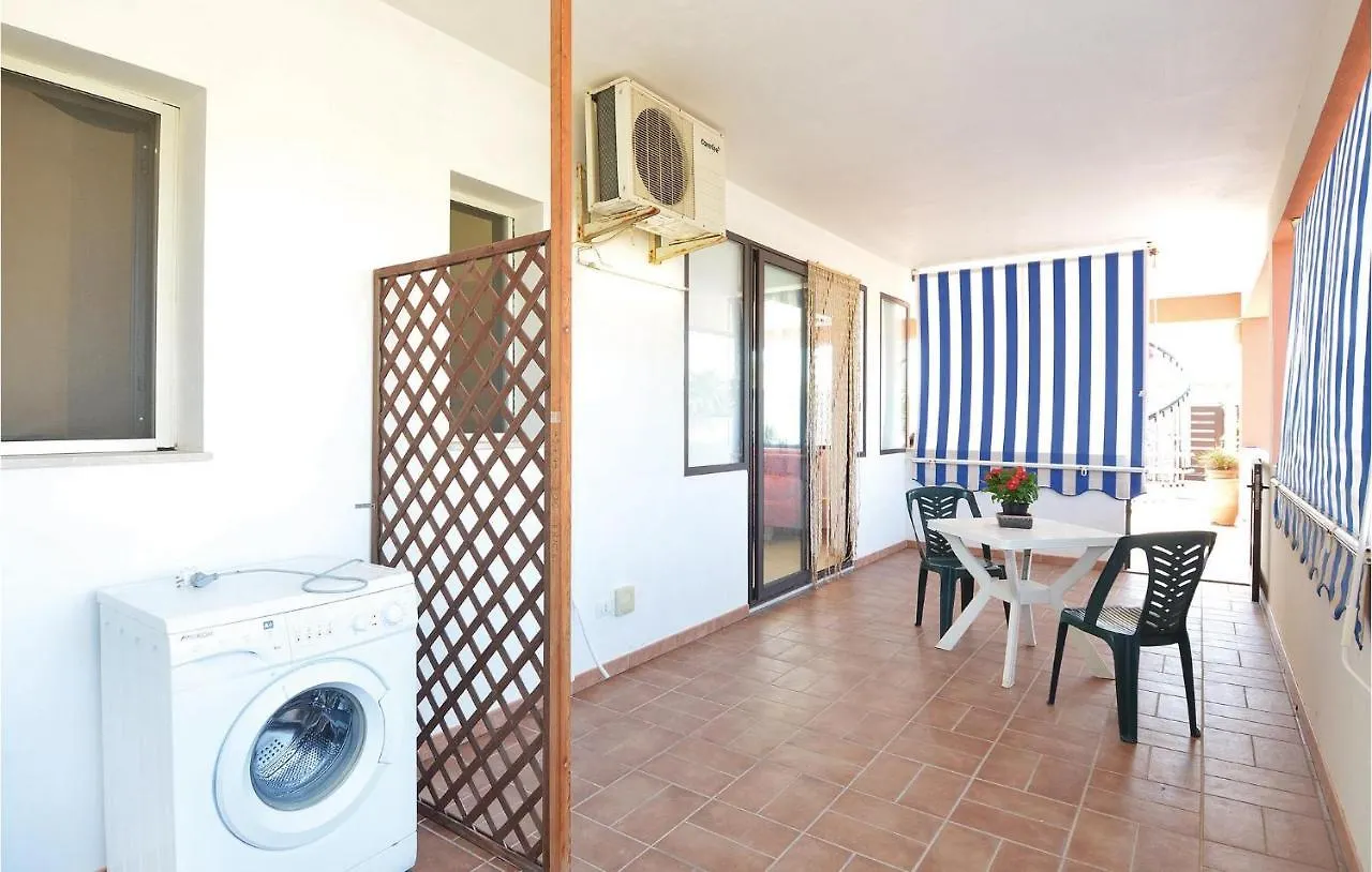Apt, 4 Apartment